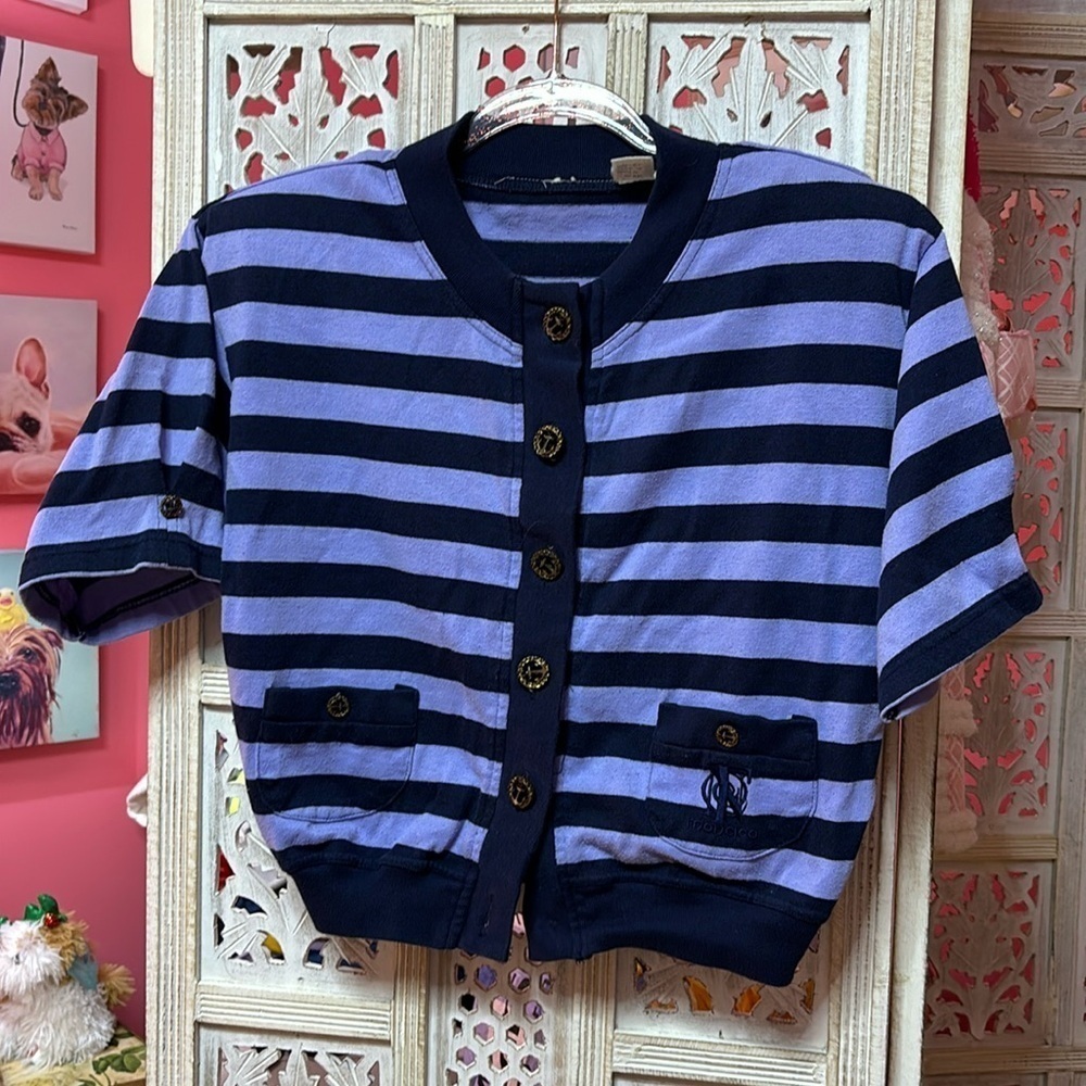 Women’s Button Down Shirt Size: Medium